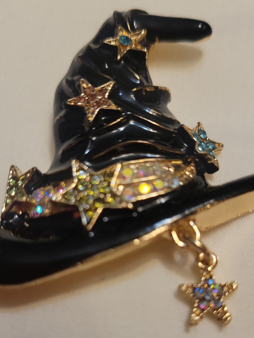 Witch's Hat Brooch - Picture 4 of 6